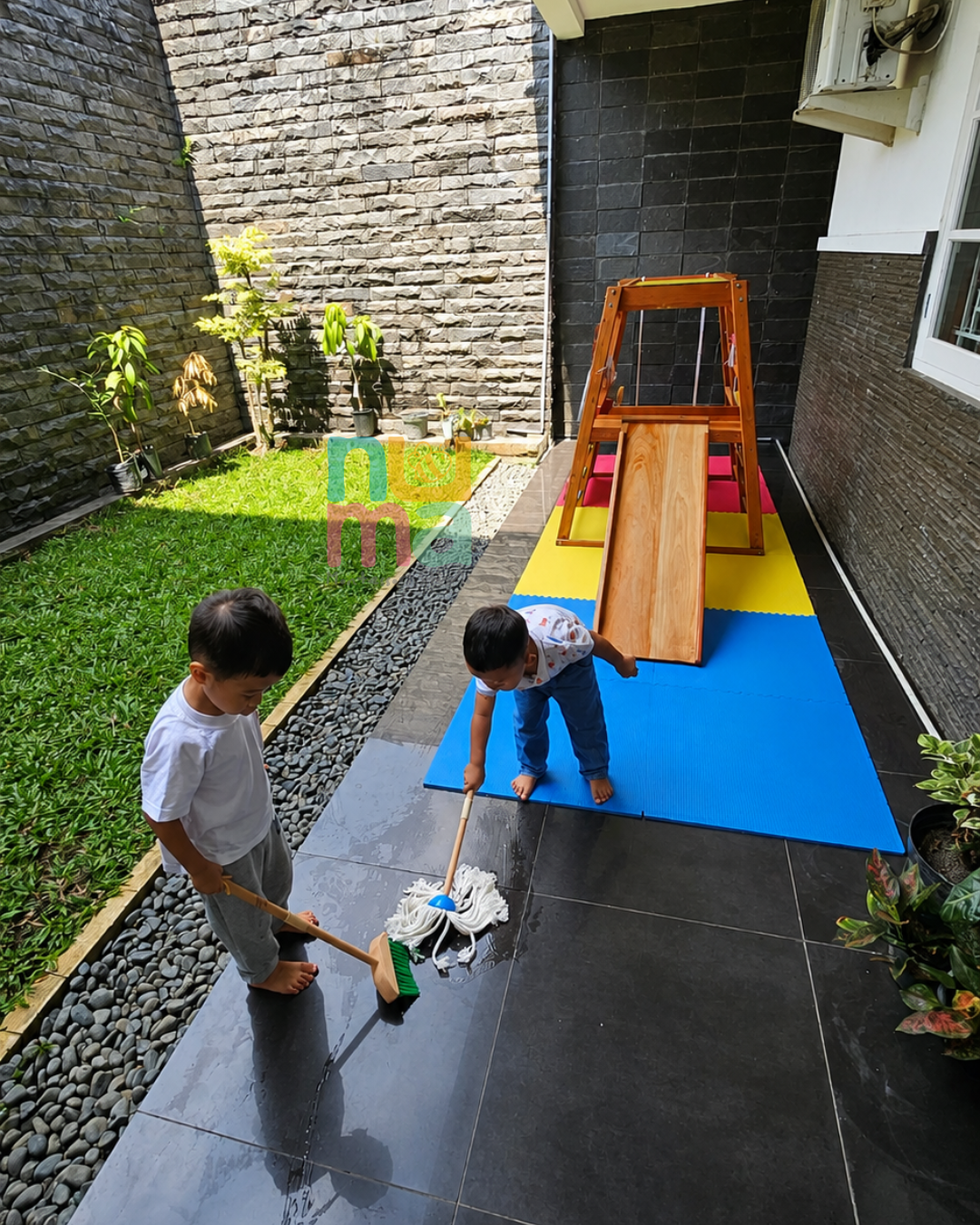 Masyarakat Kecil di Dalam Kelas Montessori: Ketika Sosialisasi Tidak Dipaksa, Tetapi Tumbuh Secara Alami