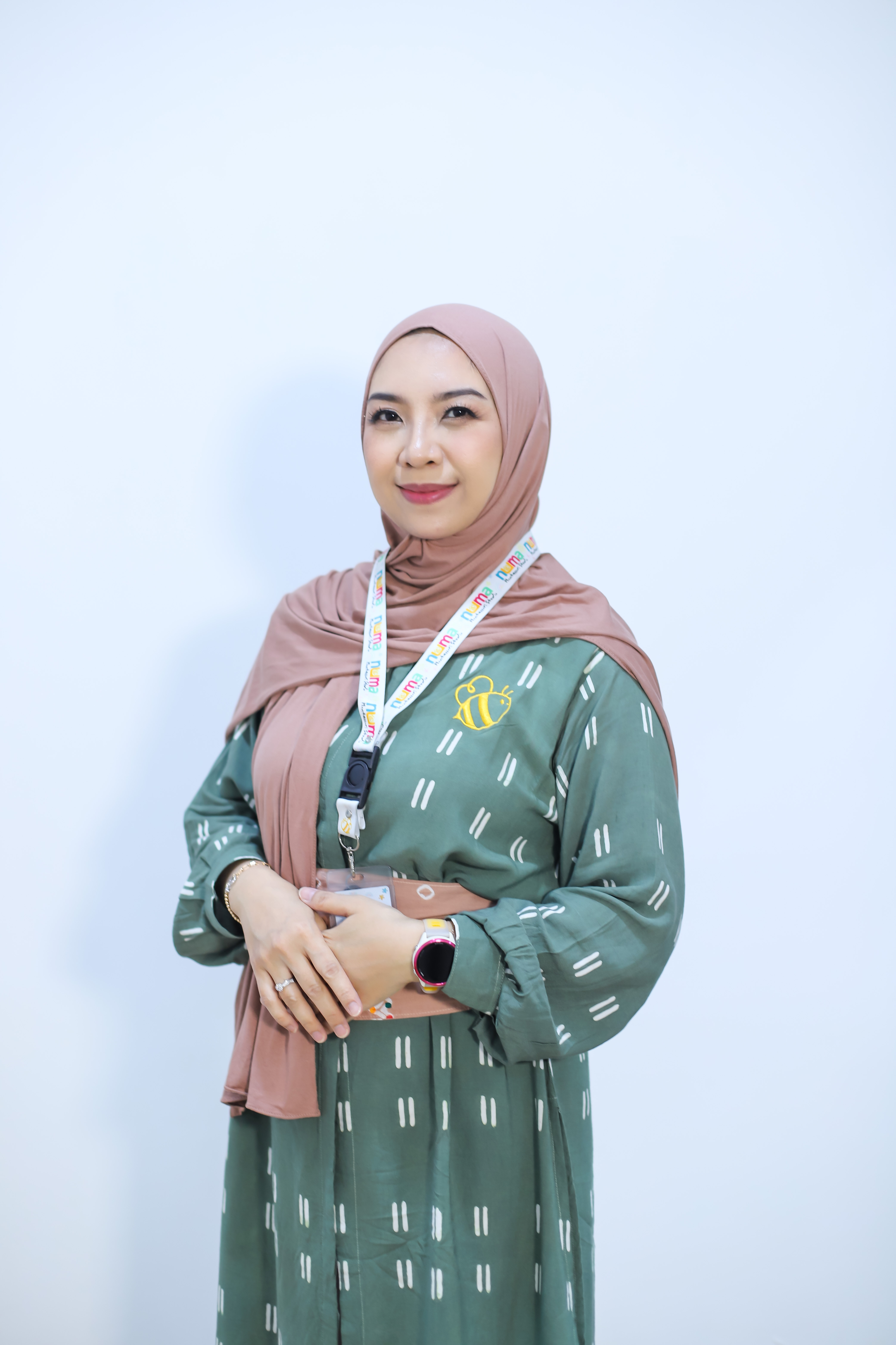 Sheila Chair, S.I.Kom, Diploma Montessori (Candidate)